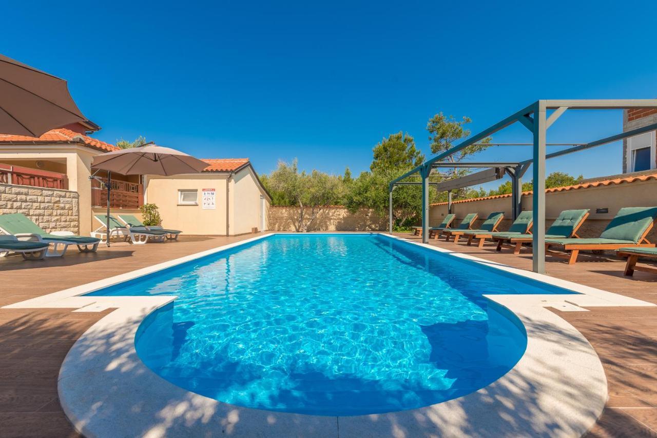 Villa Mare Apartments Vir Exterior photo