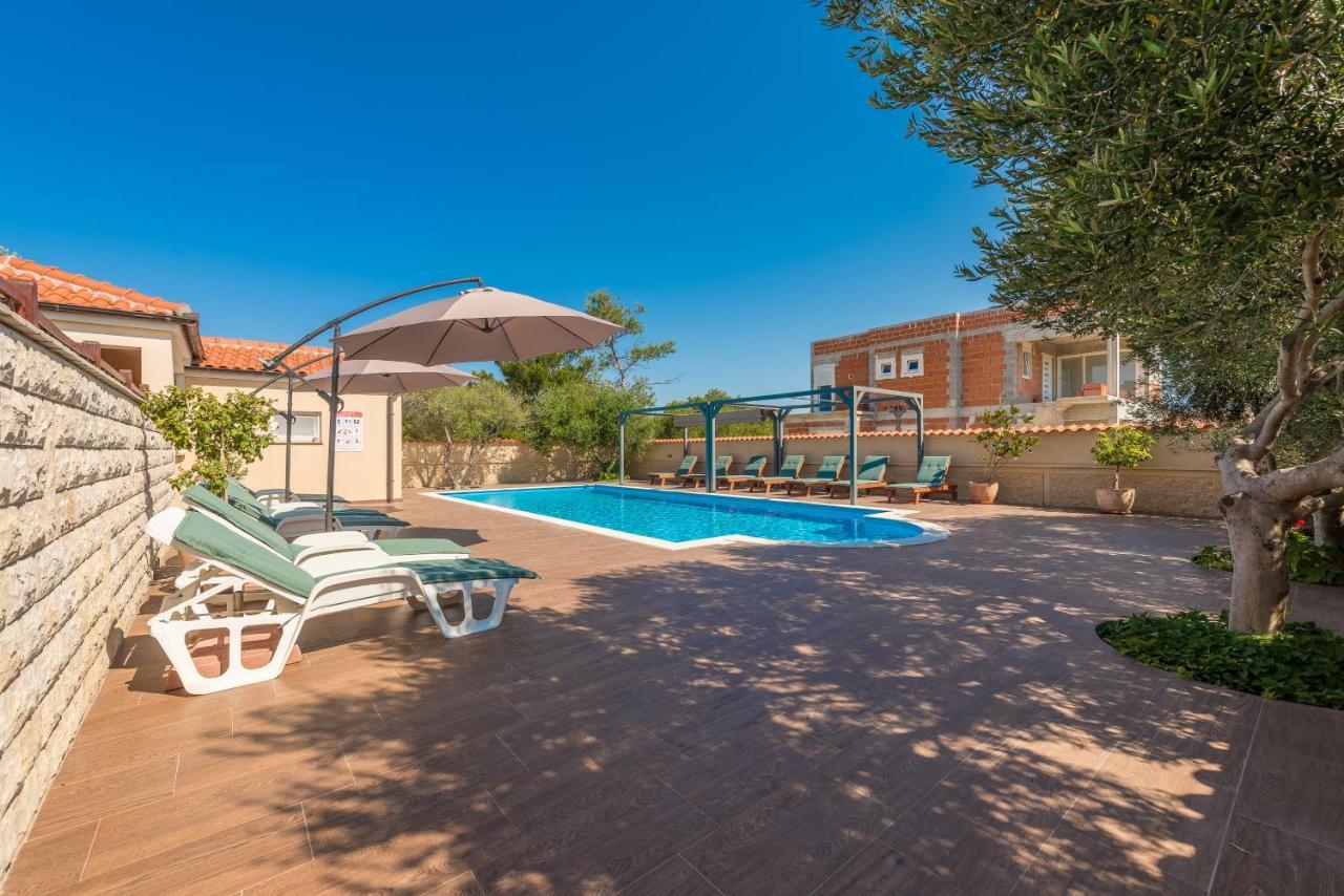 Villa Mare Apartments Vir Exterior photo