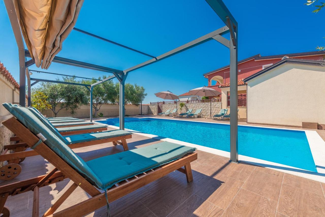 Villa Mare Apartments Vir Exterior photo