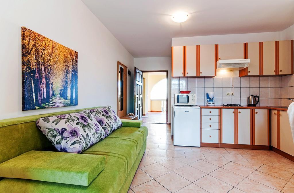 Villa Mare Apartments Vir Exterior photo