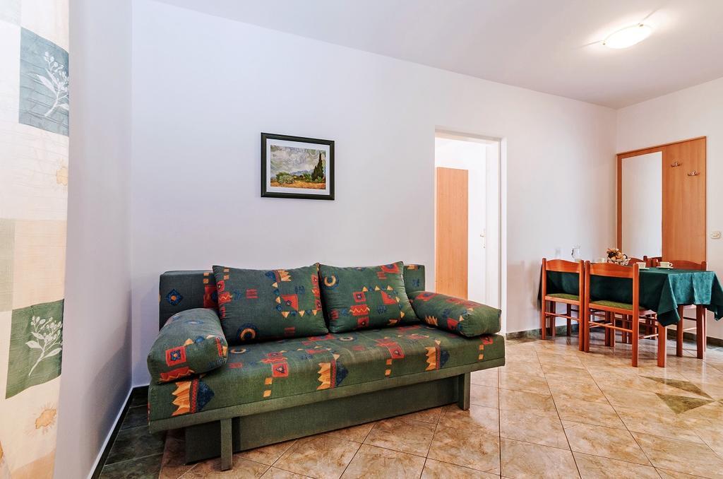 Villa Mare Apartments Vir Exterior photo