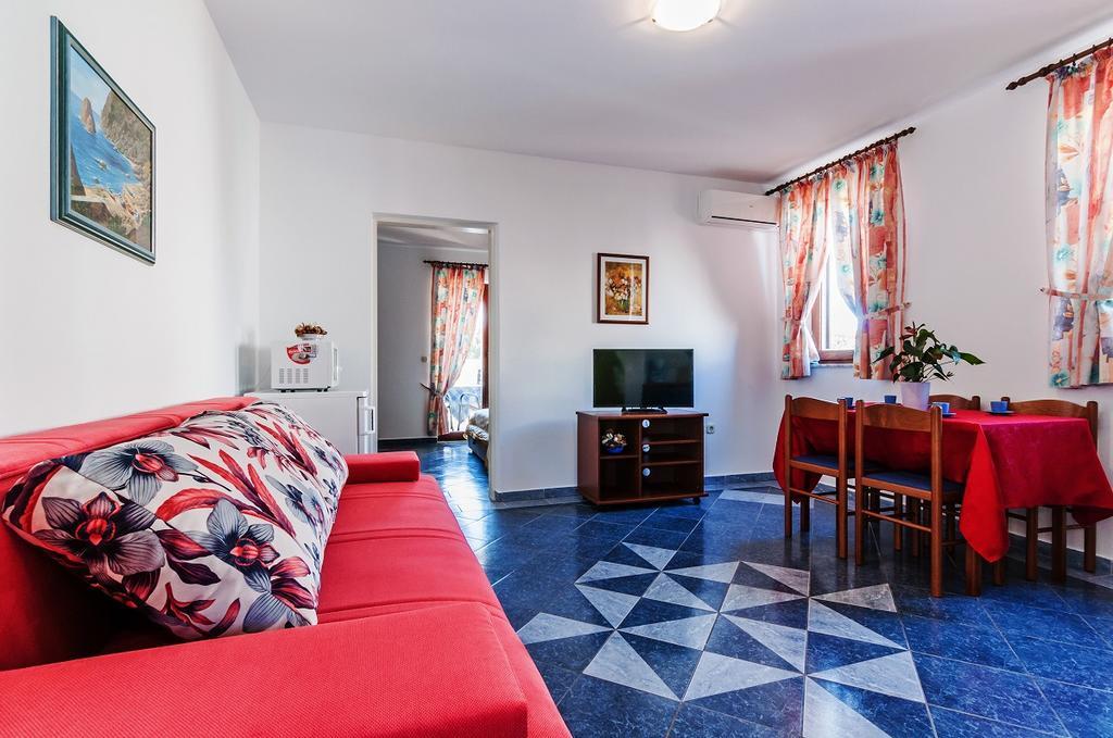 Villa Mare Apartments Vir Exterior photo