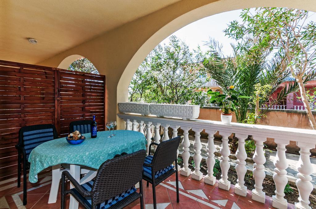 Villa Mare Apartments Vir Exterior photo