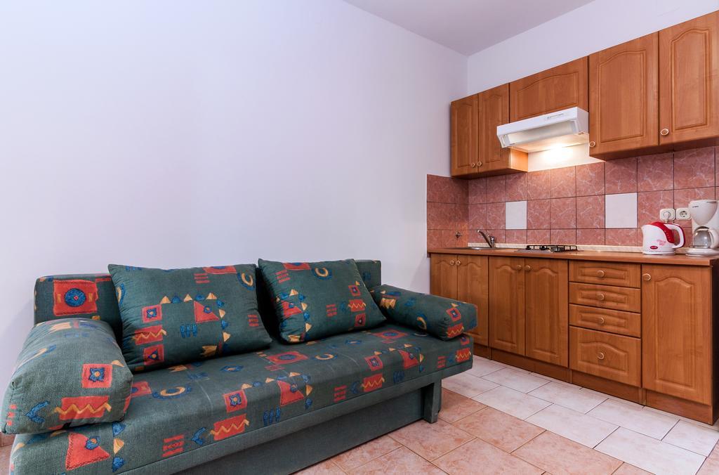 Villa Mare Apartments Vir Exterior photo
