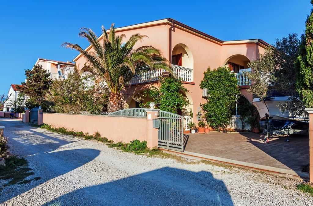 Villa Mare Apartments Vir Exterior photo